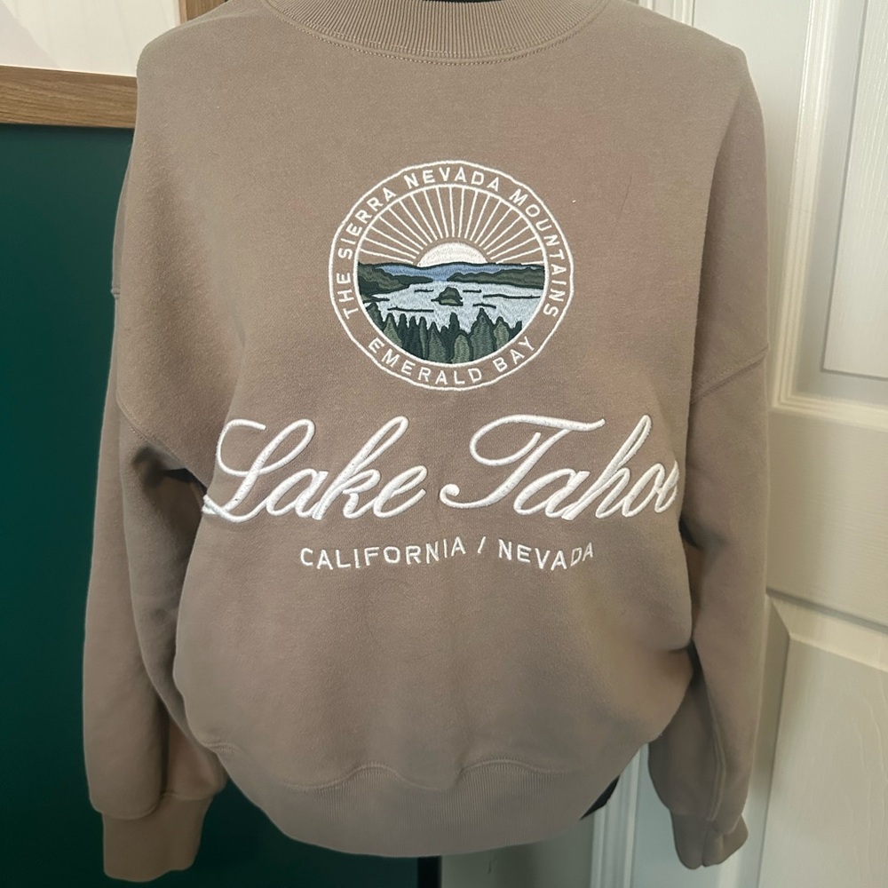 Ambercrombie & Fitch Lake Tahoe Tahoe Sweatshirt